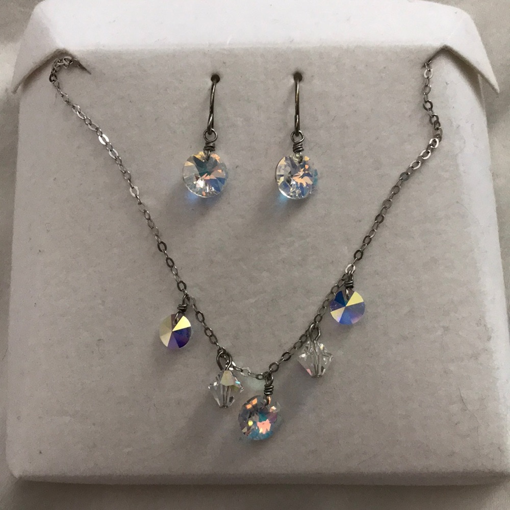 iridescent necklace and earring set